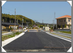 踏切から一直線に森林公園に向かう道路！