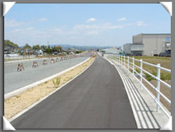 片側２車線の歩道付の道路！