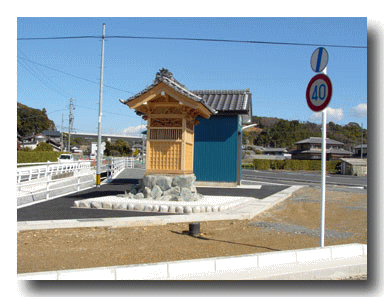 移転された消火器具庫と竜灯！